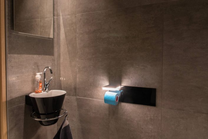 Chantier L'art en lumière par Hervé Porte maitre d'oeuvre Frantz Cazorla & ® Karine Joannet - Toilettes