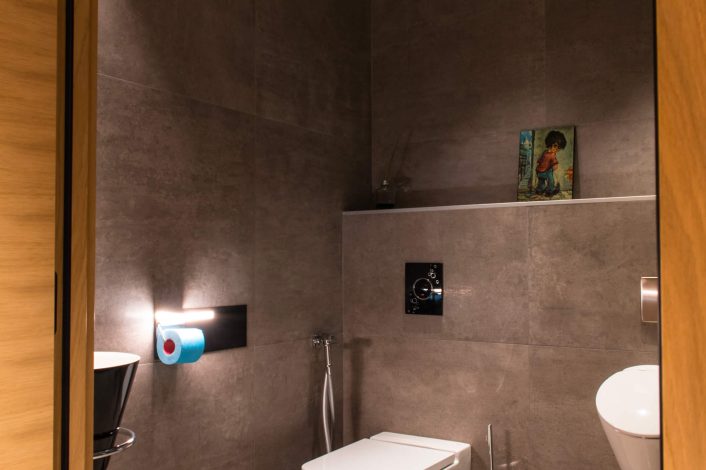 Chantier L'art en lumière par Hervé Porte maitre d'oeuvre Frantz Cazorla & ® Karine Joannet - Toilettes