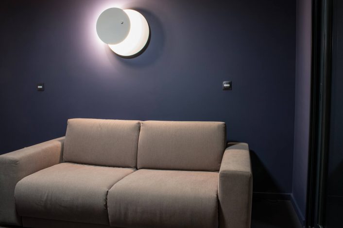 Chantier L'art en lumière par Hervé Porte maitre d'oeuvre Frantz Cazorla & ® Karine Joannet - Canapé