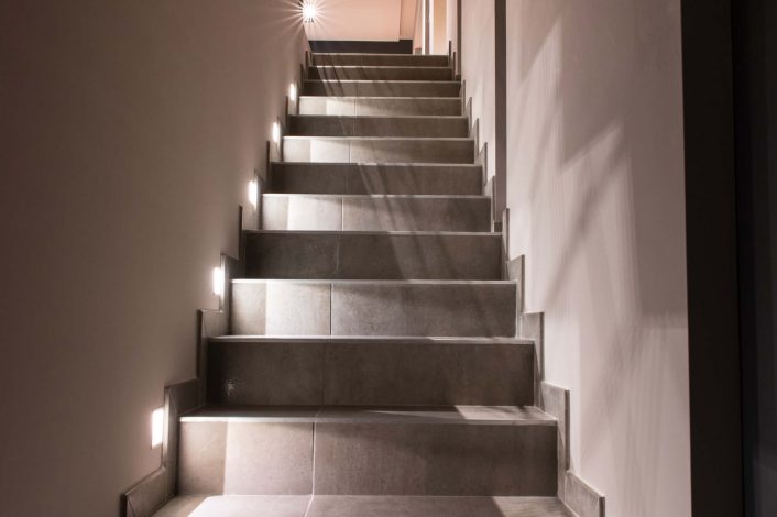 Chantier L'art en lumière par Hervé Porte maitre d'oeuvre Frantz Cazorla & ® Karine Joannet - Escaliers