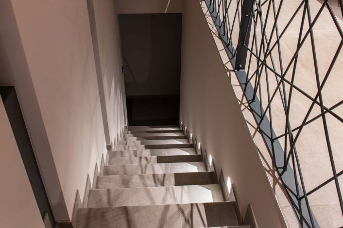 Chantier L'art en lumière par Hervé Porte maitre d'oeuvre Frantz Cazorla & ® Karine Joannet - Escaliers